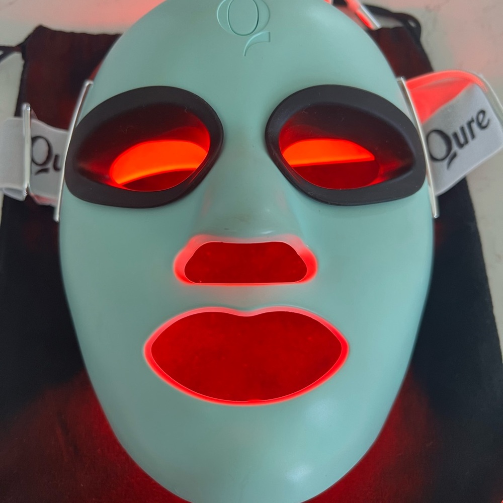 QURE LED Facial Mask - Picture 2 of 5